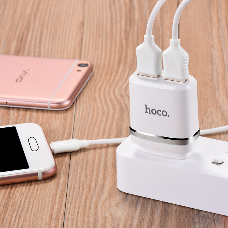 Зарядка hoco. СЗУ Hoco c12. Hoco c12 Lightning. Hoco Charger Lightning 2.4a c12. СЗУ Hoco c12 Smart 2usb.