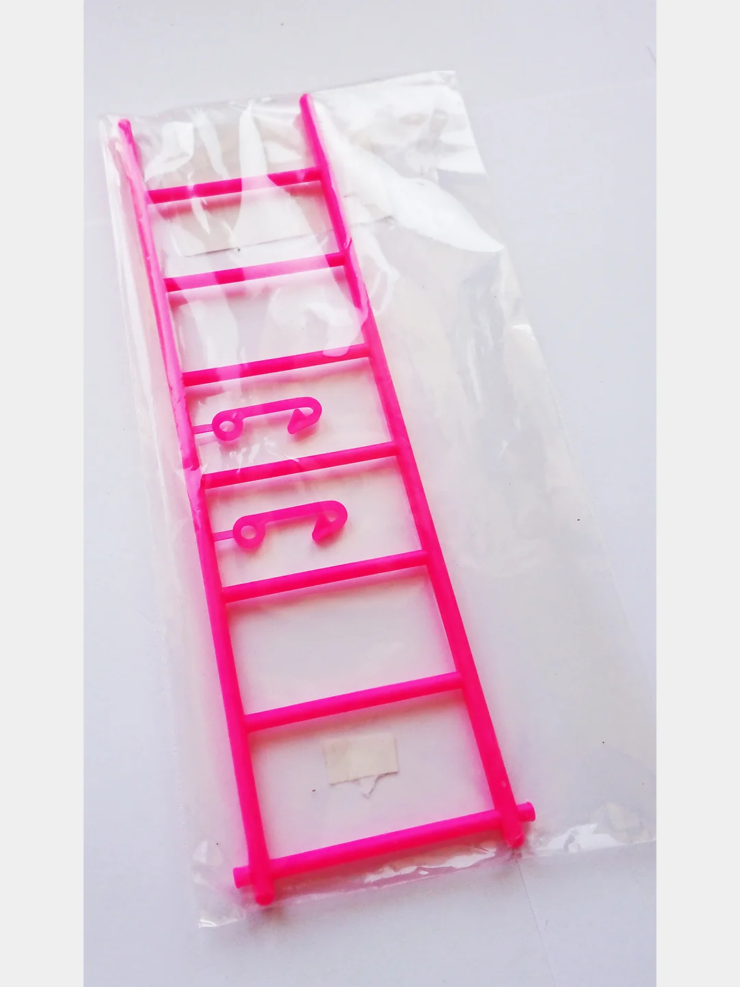 Лесенка в клетку пластиковая для грызунов, с креплением, розовая ...