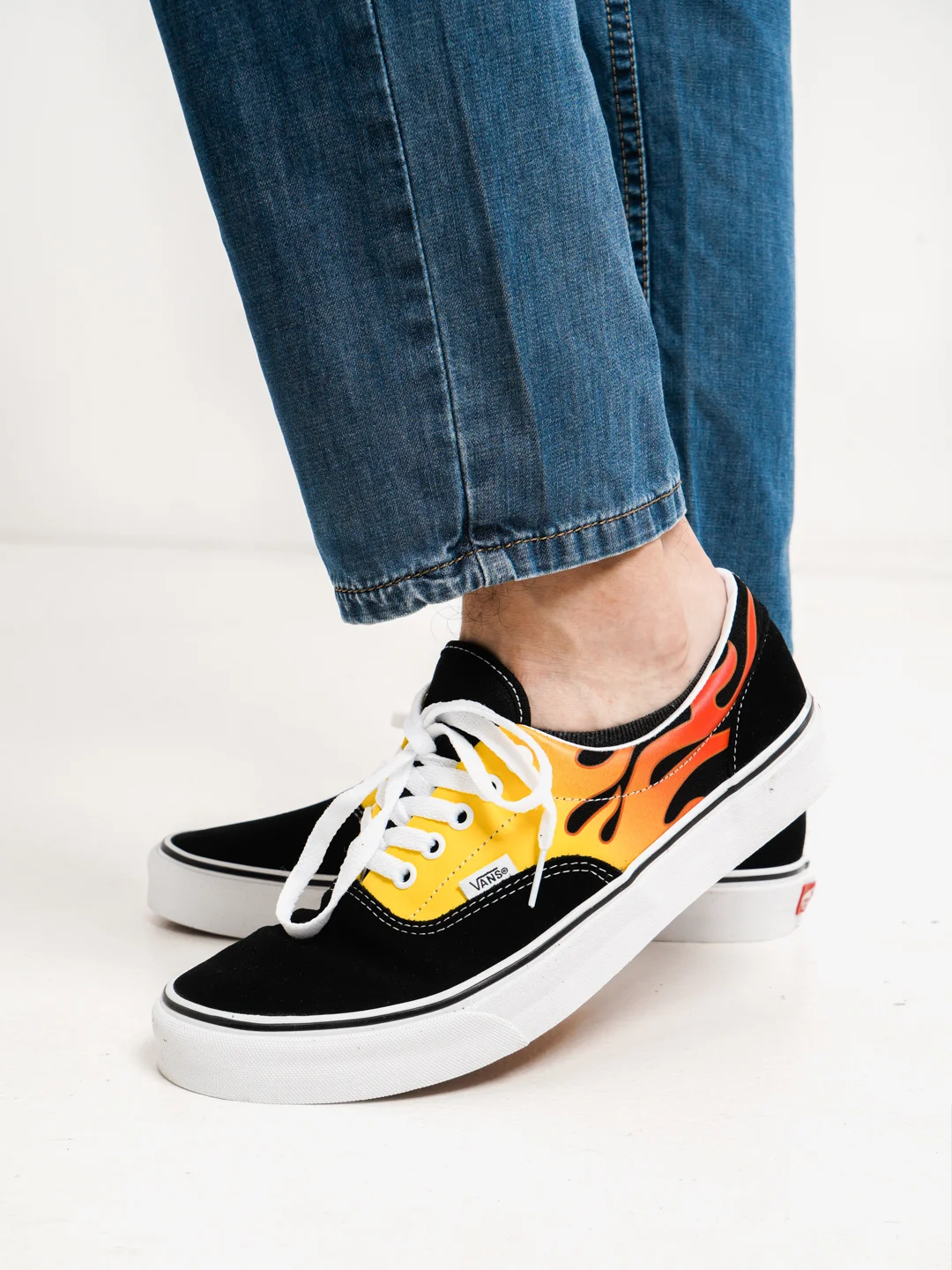 Кеды Flame Era, Vans за 4584 ₽ купить в интернет-магазине KazanExpress