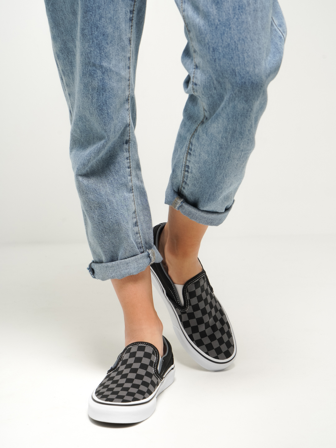 black slip on womens vans