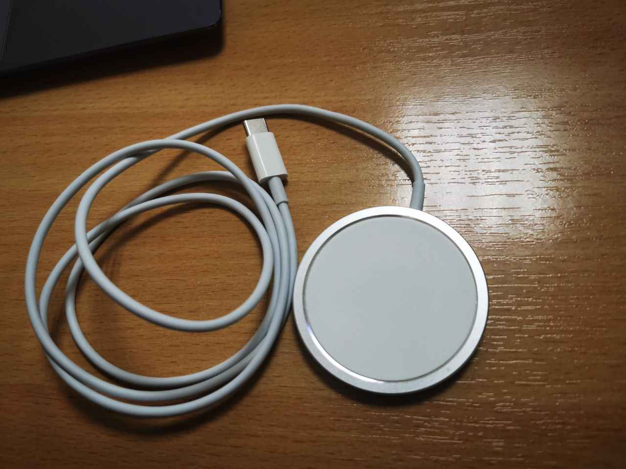 Беспроводная магнитная зарядка MagSafe для телефона купить по цене 100 ₽ в  интернет-магазине Магнит Маркет