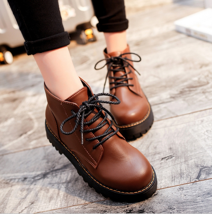 Женские коричневые ботинки на шнурках