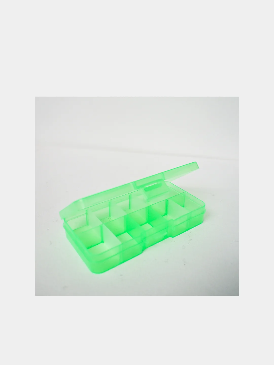 Контейнер, органайзер с ячейками для мелочей и бисера