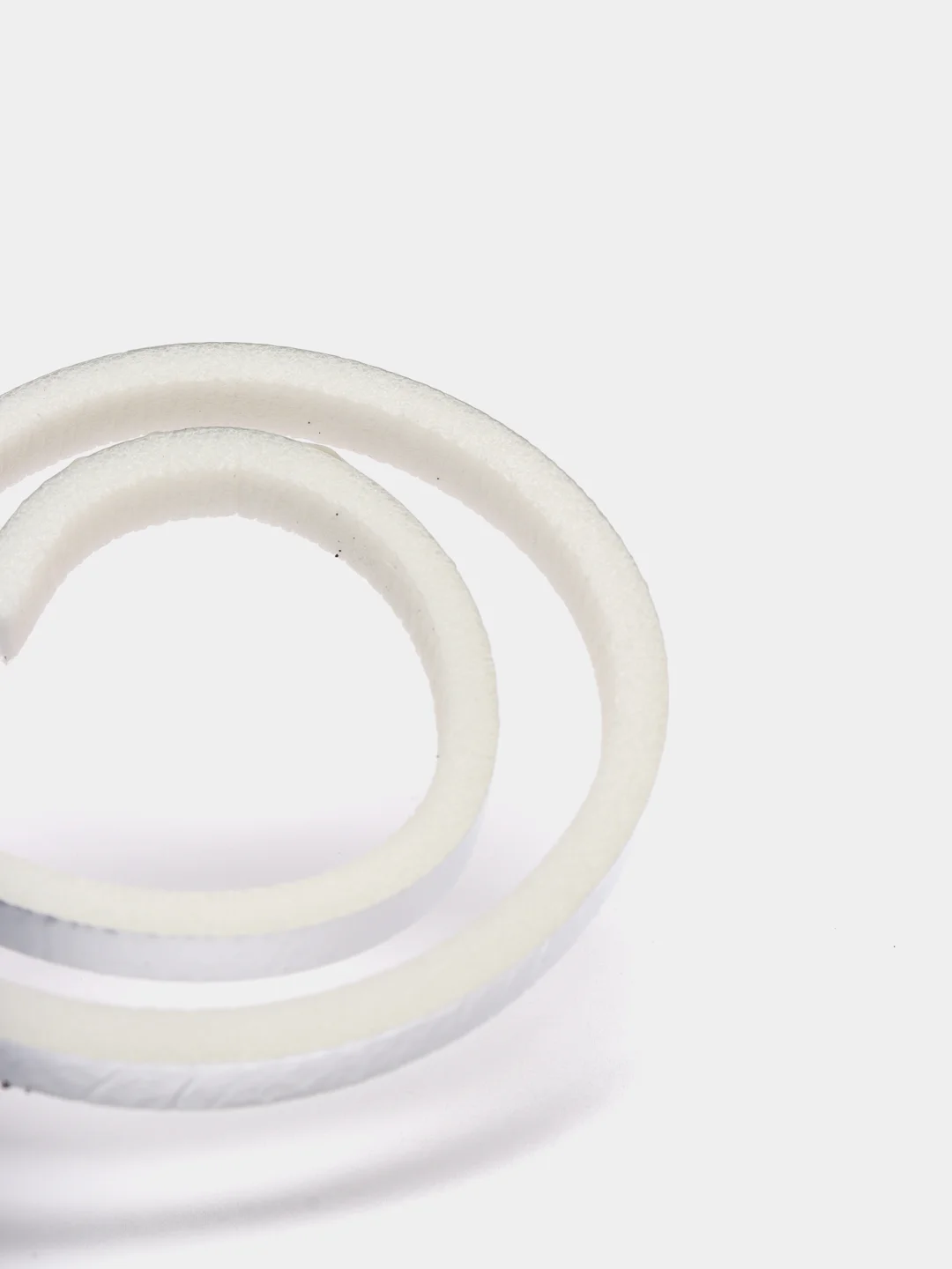 Уплотнитель для окон вспененный полиэтилен с клеевым слоем, 8ммх4ммх18м ...