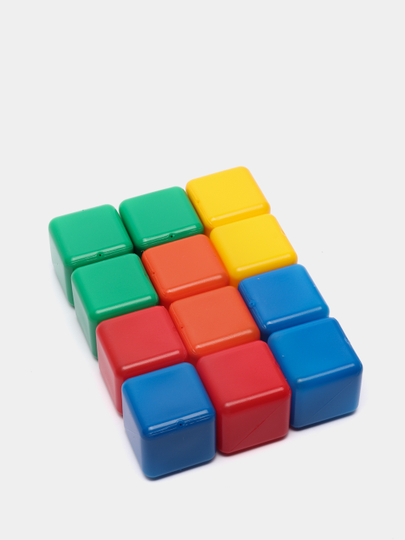 Набор цветных деревянных кубиков с графическими схемами для воспроизведения конфигураций в пространстве