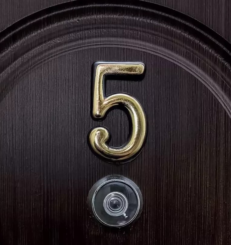 Цифры номера на двери квартиры. Цифры на входную дверь. Дверные номерки. Номер квартиры на дверь. Цифры на дверь квартиры.