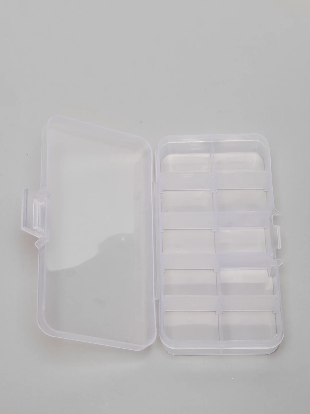 Контейнер, органайзер с ячейками для мелочей и бисера