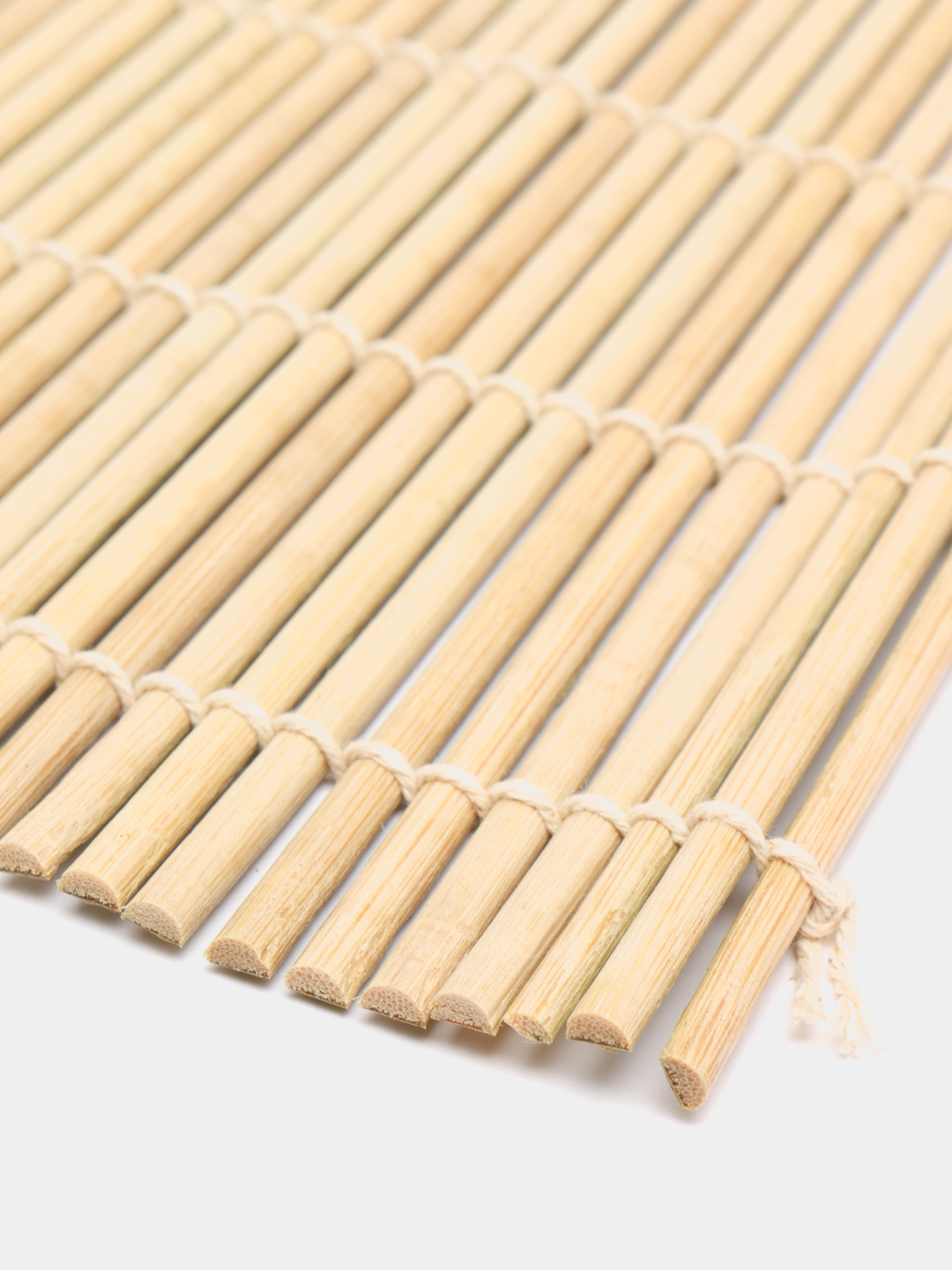циновка из бамбука на стол