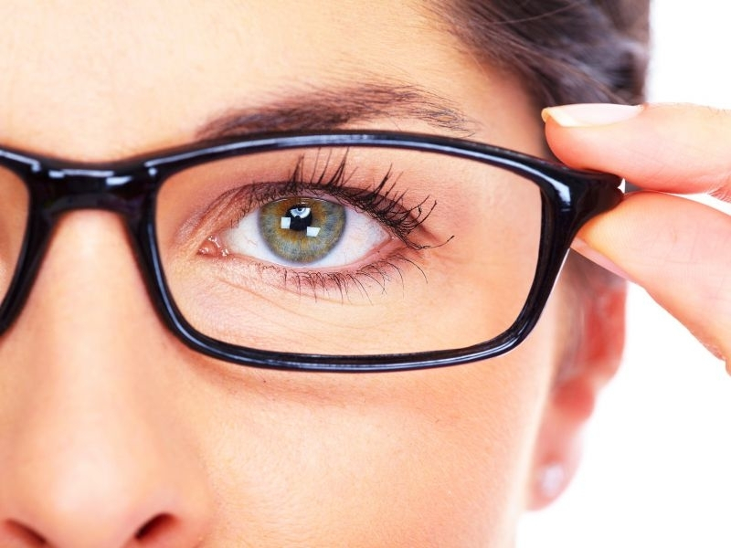 Можно носить линзы с очками. Очки для зрения. Очки для дальнозоркости. Очки для зрения линзы. Очки для близорукости.