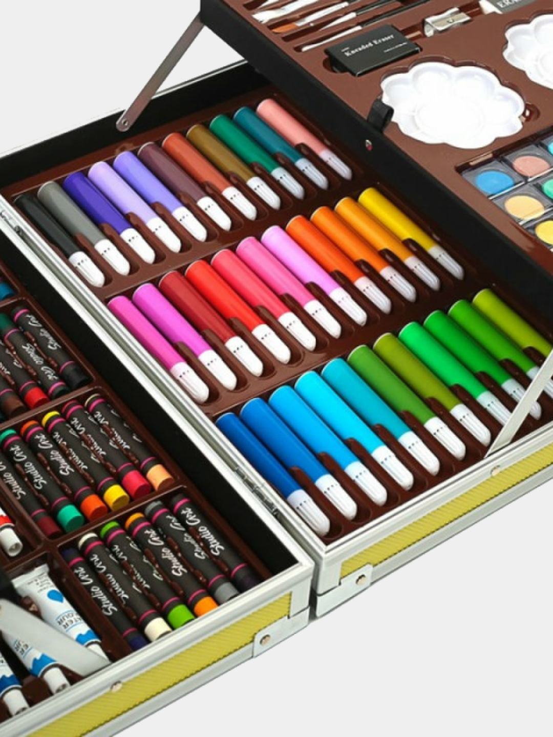 Набор маркеров, фломастеров, красок, карандашей, мелков, красок для .