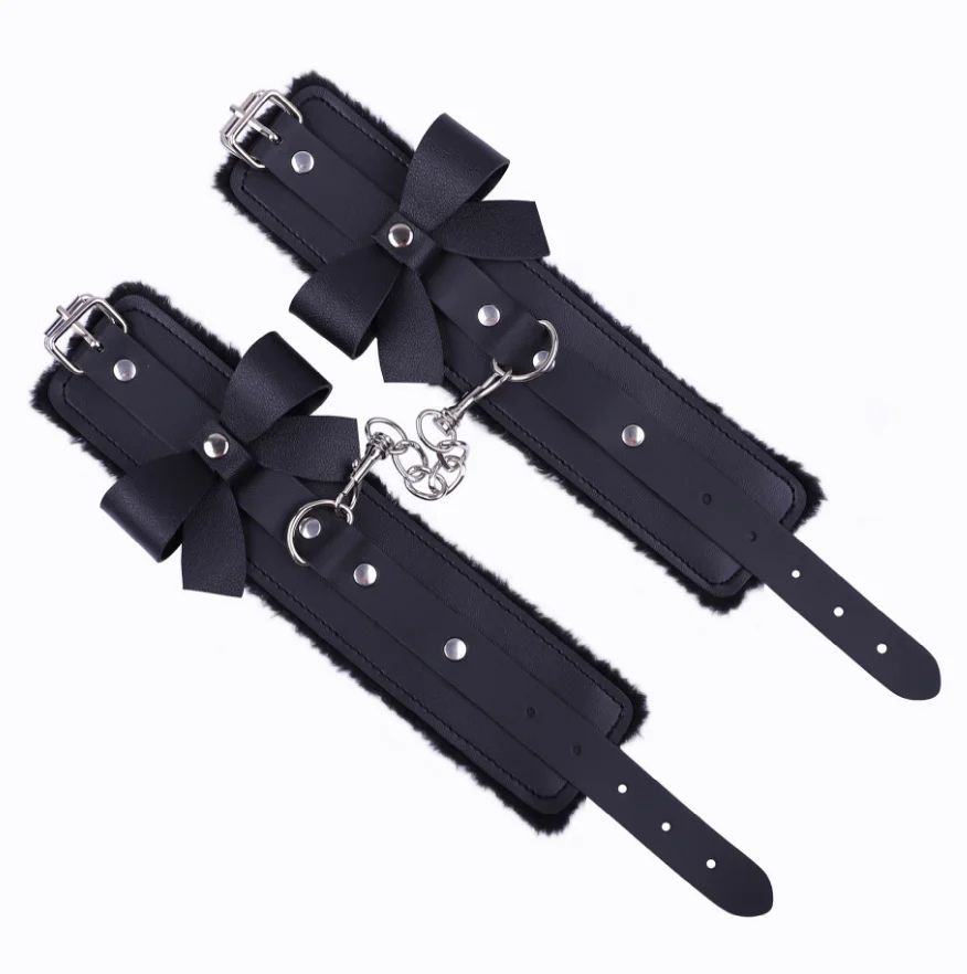 Наручники кожаные БДСМ с мехом на застёжке купить по цене 247.83 ₽ в ...