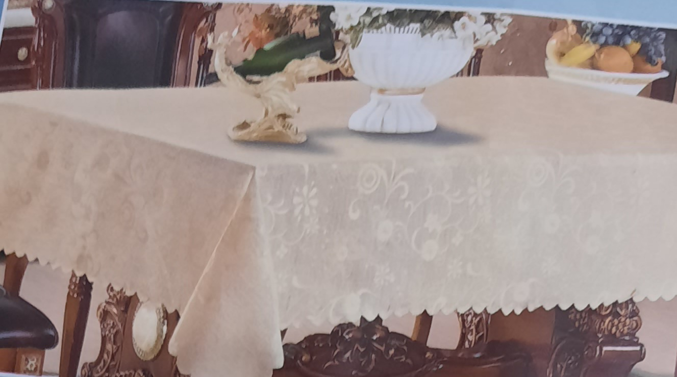 Скатерть тефлоновая на прямоугольный стол ,Размер 120/150 за 900 .