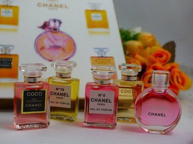 Набор реплика. Набор духов Chanel chance 5 in 1. Шанель 5 в 1 мини духи. Шанель 1 духи. Набор мини духов Шанель.