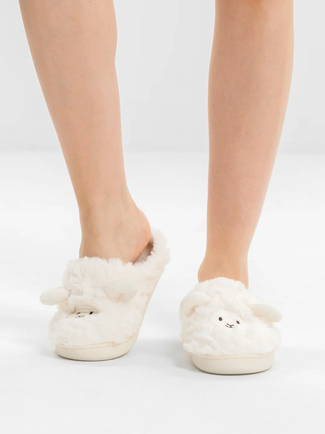 Домашние тапочки женские Little sheep купить по цене 920 ₽ в интернет ...