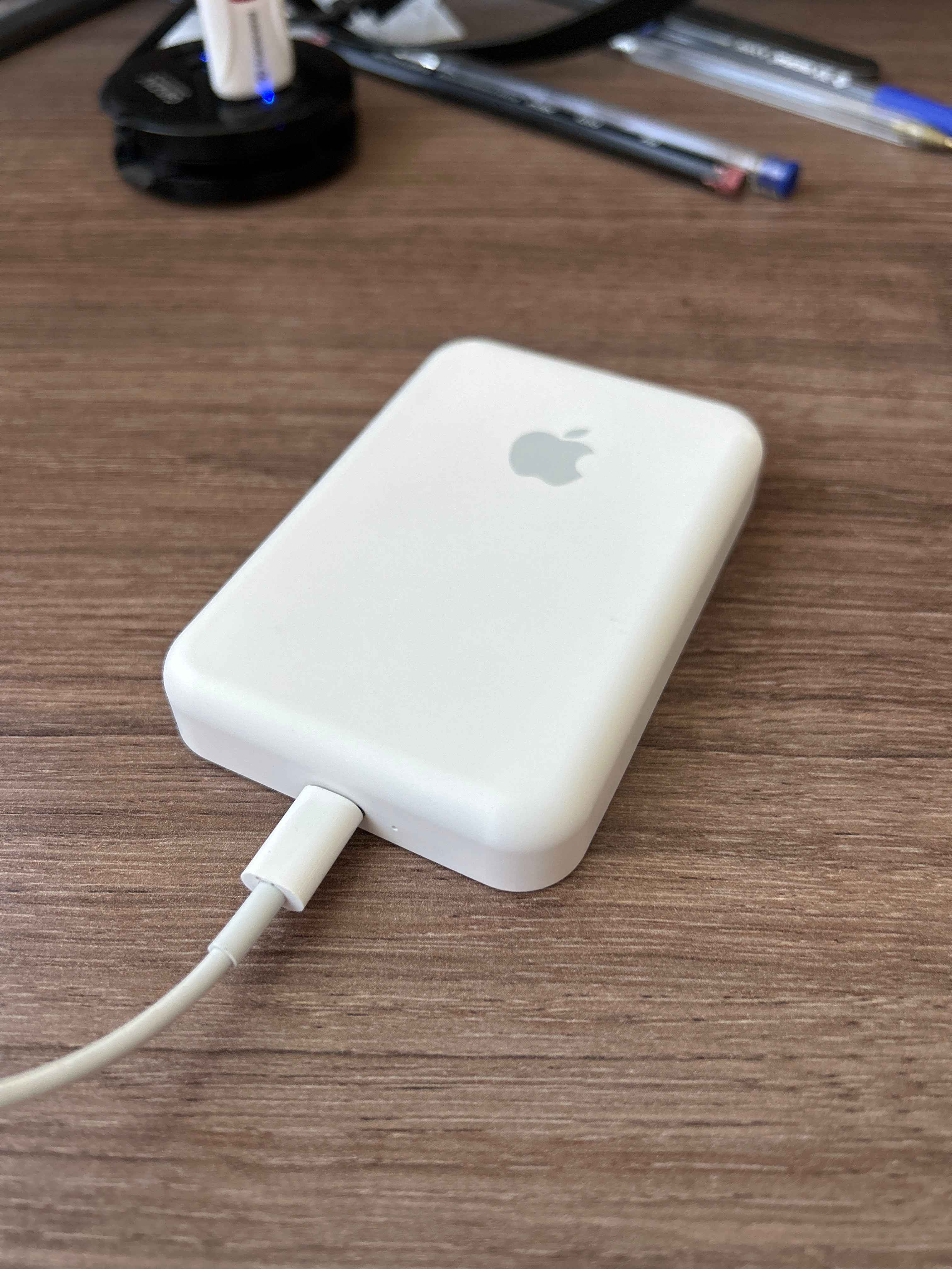 Беспроводной аккумулятор для iPhone MagSafe Battery Pack / Портативное зарядное  устройство купить по цене 770.45 ₽ в интернет-магазине Магнит Маркет