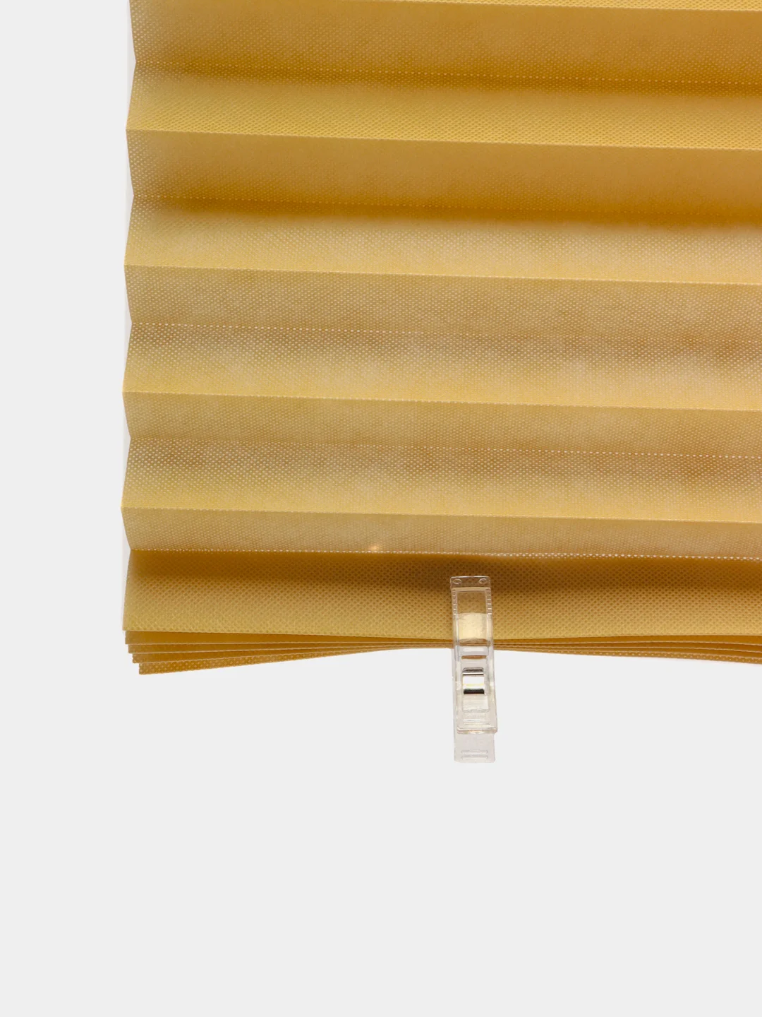 Штора, жалюзи плиссе тканевая самоклеящиеся на липучке. Пропускают и ...