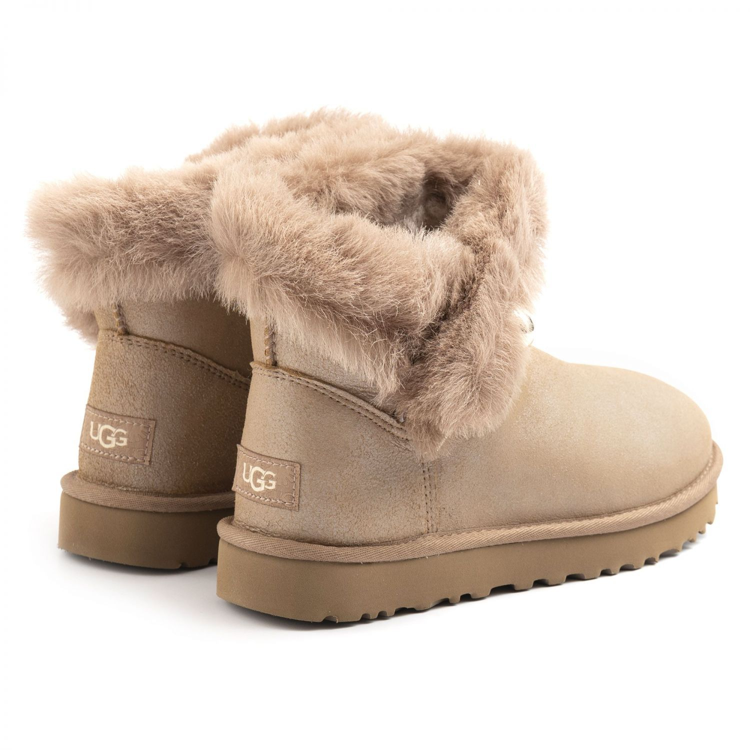 Угги зимние фото. Угги мини на платформе. UGG S/N 3220. Женские угги UGG Classic Tech Mini. Угги женские Gant.